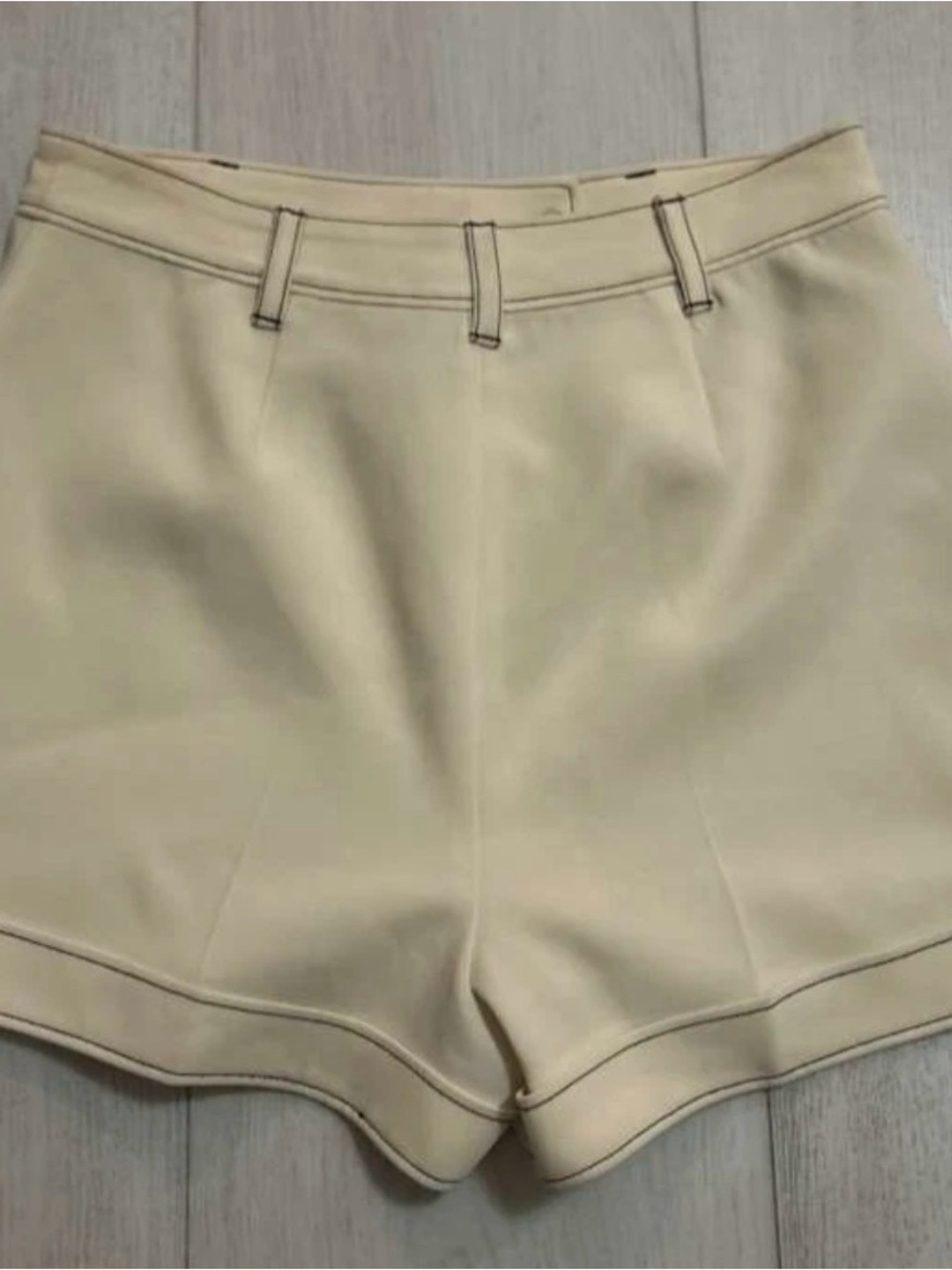 Cinq à Sept Ivory Tailored Shorts – Size 6 – Designer - Picture 2 of 5